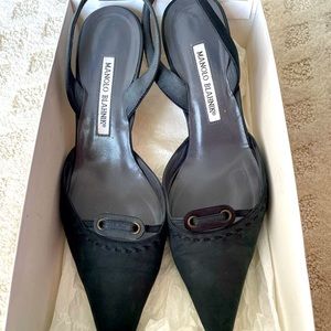 MANOLO BLAHNIK Chic Grey Suede Slingbacks